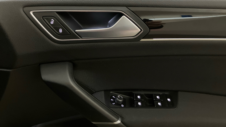 Volkswagen Touran 1.5 TSI EVO SEL 5dr DSG Petrol Estate